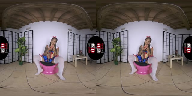 Stunning Ebony Babe Glorya Dressed Up As SnowWhite Loves Posing Her Feet And Playing With A Vibrator VRFootFetish — photo 1
