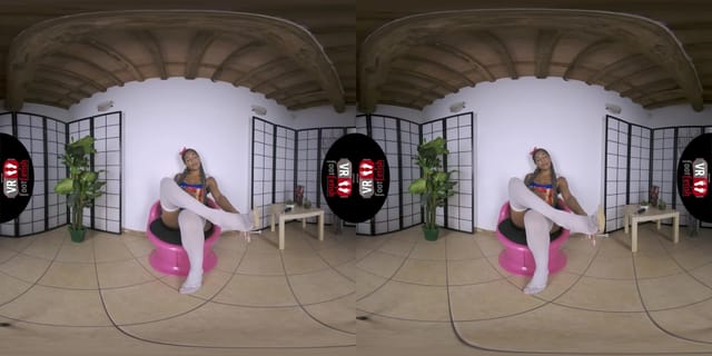 Stunning Ebony Babe Glorya Dressed Up As SnowWhite Loves Posing Her Feet And Playing With A Vibrator VRFootFetish — photo 3