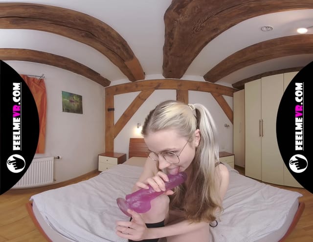 180VR Video Miturasu Please Fuck Me Hard With This Big Pink Dildo FeelmeVR — photo 3