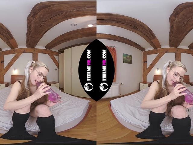 180VR Video Miturasu Please Fuck Me Hard With This Big Pink Dildo FeelmeVR — photo 6