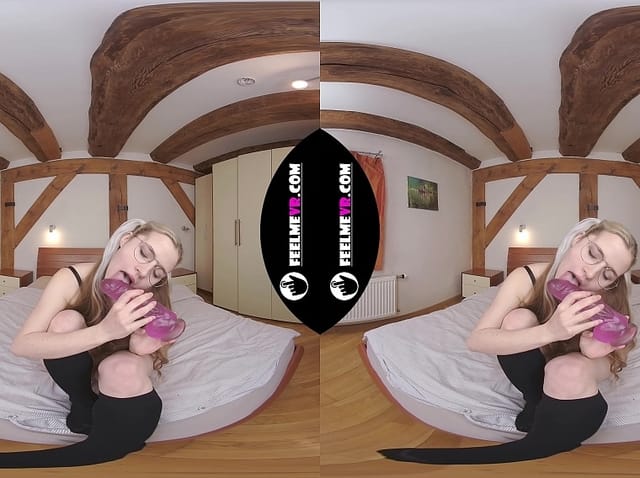 180VR Video Miturasu Please Fuck Me Hard With This Big Pink Dildo FeelmeVR — photo 7