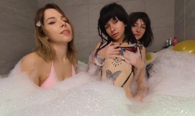 Sweet Jacuzzi Party ItalianFetishVR — photo 3