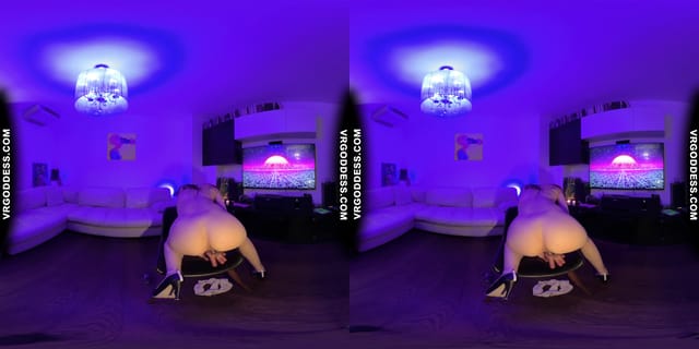 Late Night Striptease Dancer Lea Deep Glass Dildo Masturbation VRgoddess — photo 10