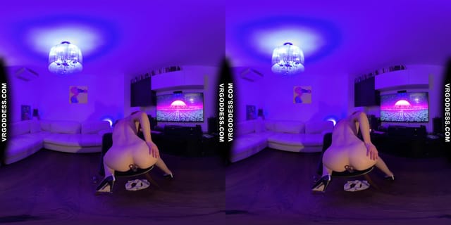Late Night Striptease Dancer Lea Deep Glass Dildo Masturbation VRgoddess — photo 2