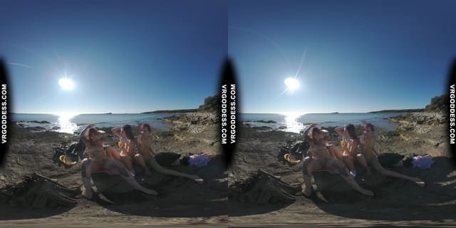 3 Hot Girls Getting Naked On Beach During Winter Making Fire Eating Bananas Dancing VRgoddess — photo 6