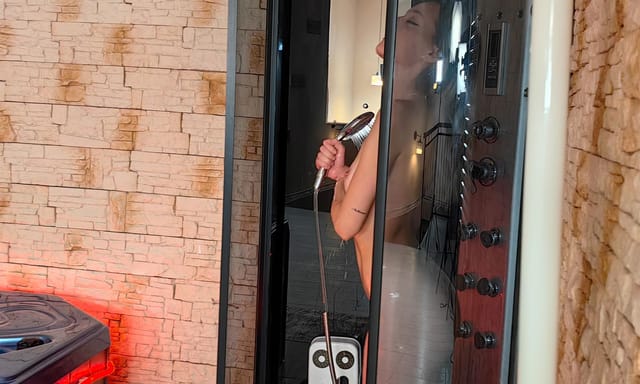 Luna Ray - Peeking On Stepsis VRMansion — photo 1