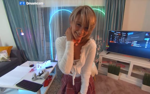 Playful Blonde Unveiling the Mystery Dreamcam — photo 1