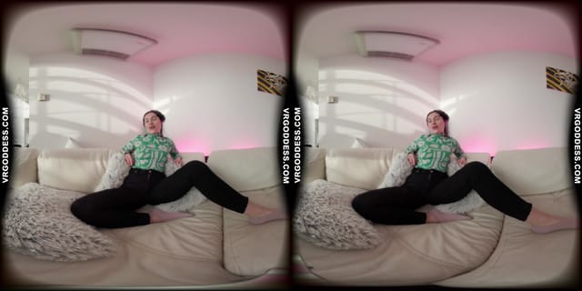 Ellah On The White Casting Couch Finger Masturbating VRgoddess — photo 9