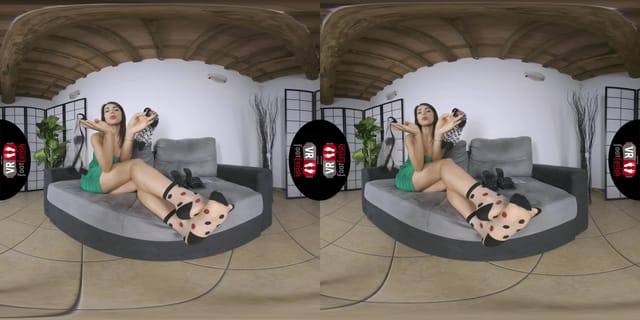 Beautiful Dark-Haired Babe Petra Enjoys Posing Her Sexy Feet in Her Favorite Socks VRFootFetish — photo 8