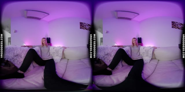 Bleika Solo Masturbating With A Pink Dildo On The Couch VRgoddess — photo 4