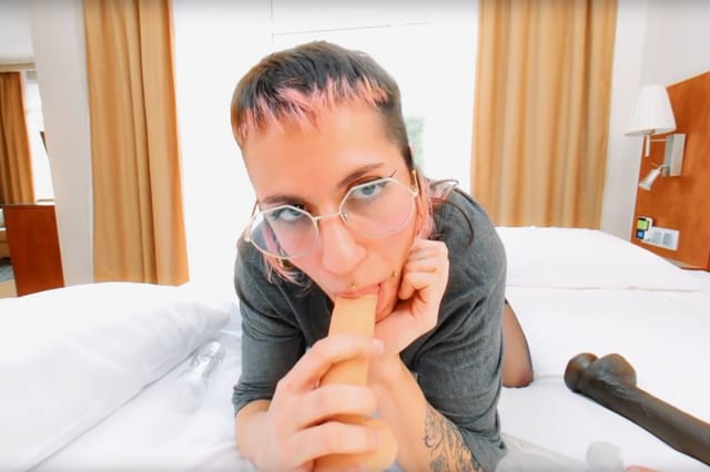 Pantyhosed Goth Girl Spitroasts Dildos Mia Vega Sluts of Spain — photo 1