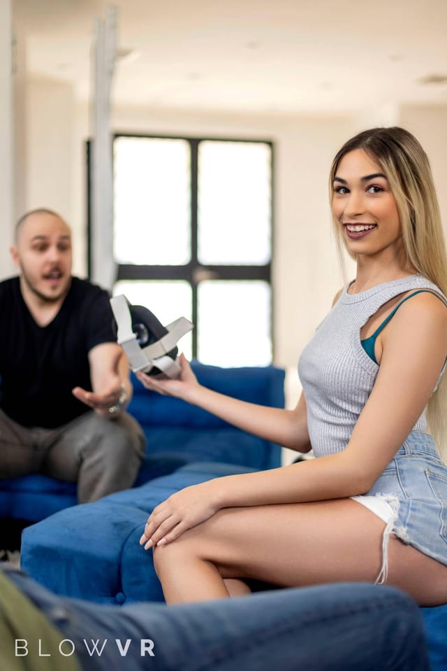 Petting Blowjob with Delilah Day BlowVR — photo 9