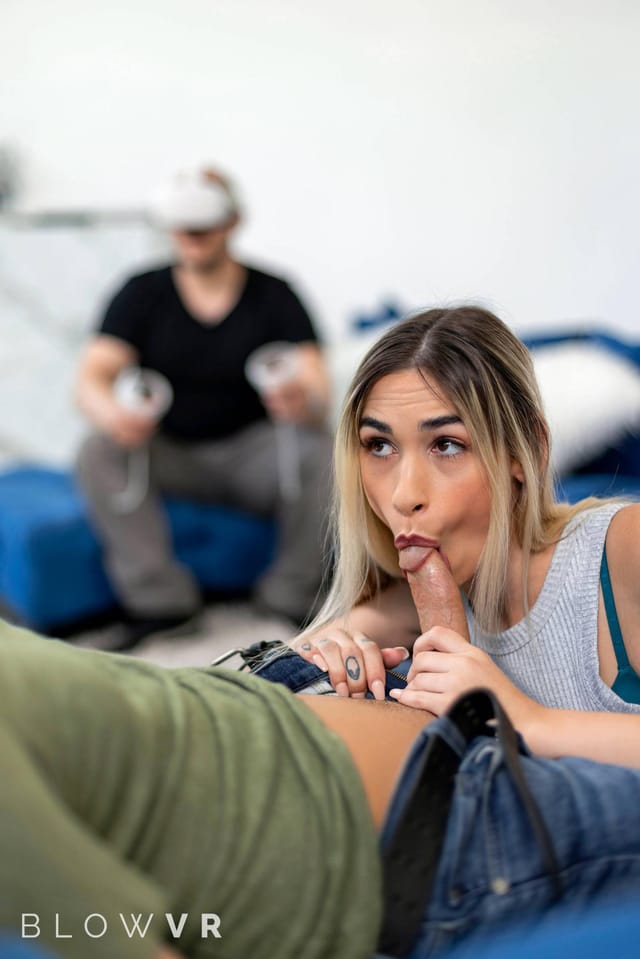 Petting Blowjob with Delilah Day BlowVR — photo 8