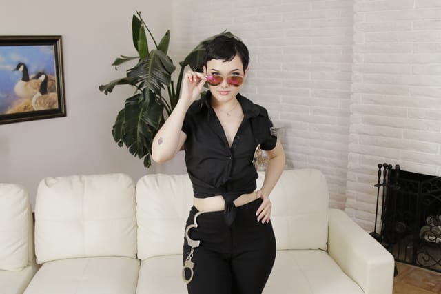 Dirty Cop Gets Fucked By A Criminal Jade Valentine SeductiveVR — photo 8