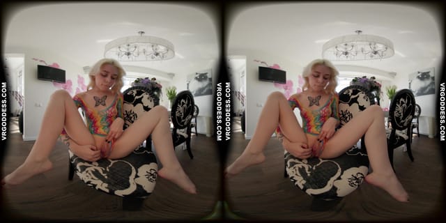 Fresh 18yo Blonde Alice Stuffing Her Tight Pussy With Bananas And Fingers Dvp Dpp Gaping VRgoddess — photo 8