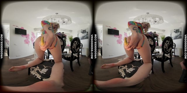 Fresh 18yo Blonde Alice Stuffing Her Tight Pussy With Bananas And Fingers Dvp Dpp Gaping VRgoddess — photo 1