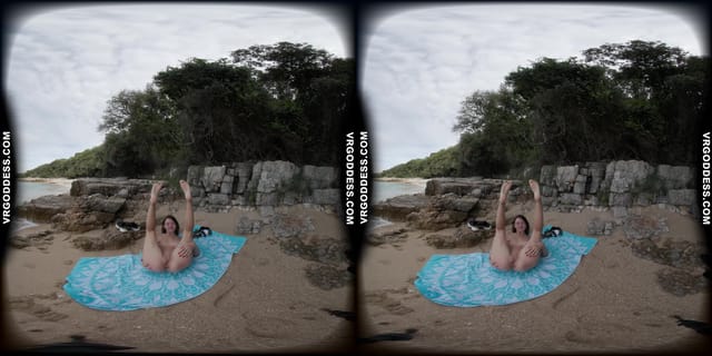 Rebeka Ruby Masturbating On A Nude Beach In Italy VRgoddess — photo 5