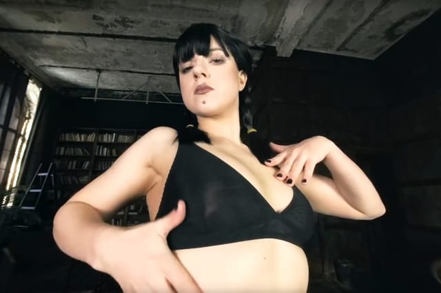Wednesday Is Horny VR Queens — photo 1