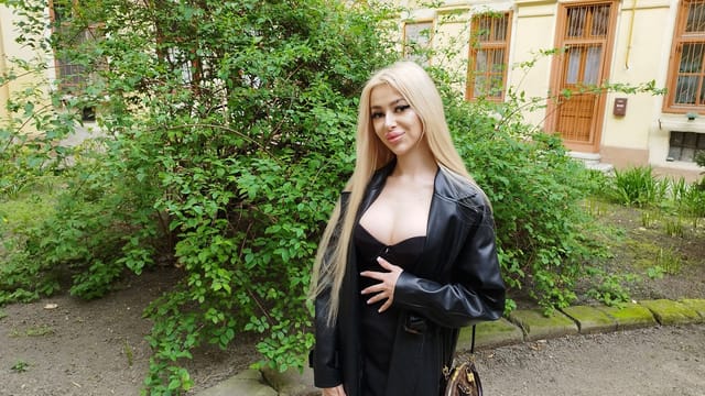 BUSTY BLONDE DISCOVERS SQUIRTING in FIRST THREESOME VR porn — photo 1