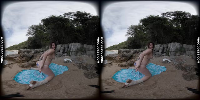 Emmux Risky Public Masturbating On A Beach In Italy VRgoddess — photo 7