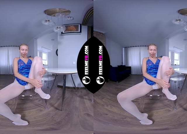 VR180 Nico Shows Her Small Titties And Shaved Vagina FeelmeVR — photo 6