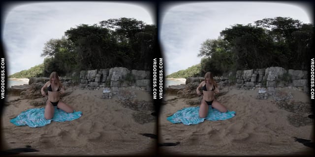 Kristina Masturbating And Showing Her Pussy On A Secluded Beach In Italy VRgoddess — photo 9