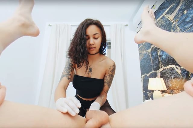 PEGGED 4 - Columbian Teen's Strap On Fuck Lisa Cruz FemdomFantasyVR — photo 3
