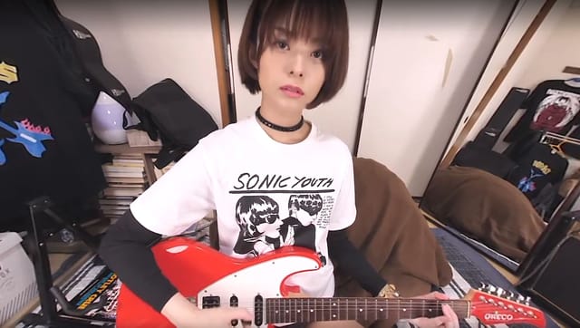 Runa Tsukino sits alone in a dimly lit room, conveying deep sadness in this 4K ChinChinVR JAV VR solo POV video.