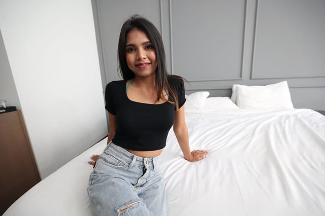 19 Yo Thai Bargirl Seduced On A Beach And Happily Fucked in Hotelroom Yuyi VRinAsia — photo 1