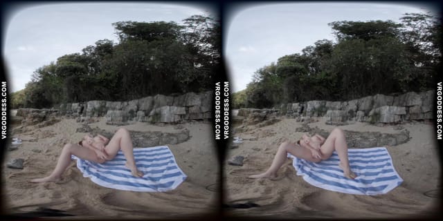 On Vacation With Mira Masturbating And Getting Off On A Tropical Beach In Italy VRgoddess — photo 27