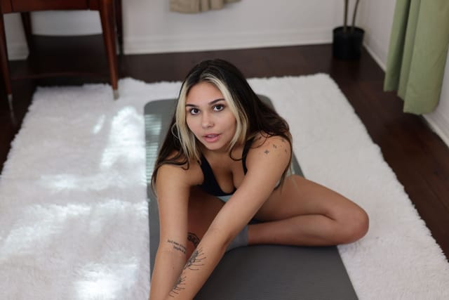 Stepsister's New Workout Routine Kaia Martin Forbidden — photo 2