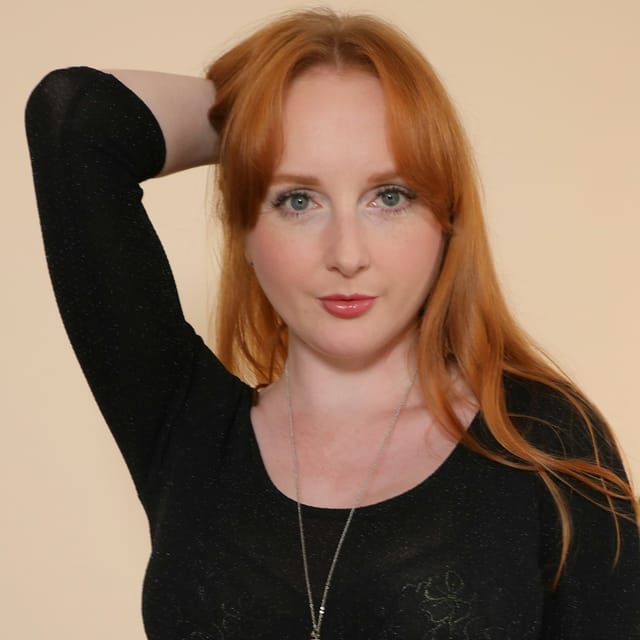 Daphne Red