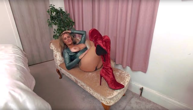 Amy Green Long Sleeved Green PU Body Suit Taunt Tease & Treat - 8K VR Amy Green StrictlyGlamourVR — photo 1