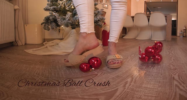 Sabdeluxe models solo in a Christmas ball fetish scene captured in 4K VR for Sabdeluxe studio