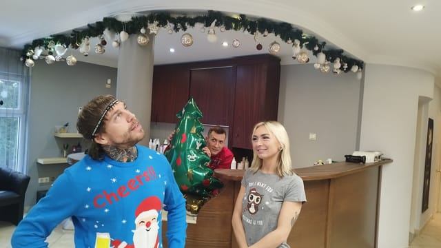 CHLOE TEMPLE CHRISTMAS VR PART THREE - CREAMPIE THREESOME REUNITES BEST FRIENDS — photo 4