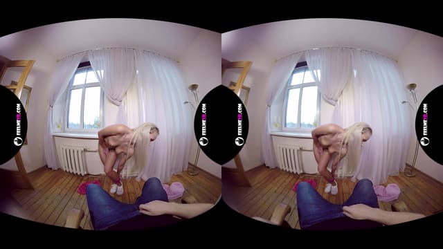 Sophia Sonne Sexy Blonde Stripper 180VR FeelmeVR — photo 2