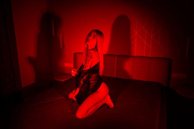 Luna B-Bunny - Can I Go Upper Red Light District VR — photo 4