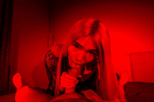 Luna B-Bunny - Can I Go Upper Red Light District VR — photo 10