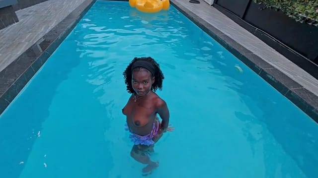 POV Pool Tease – Amelia Star’s Wet Body and Dark Skin Will Drive You Crazy — photo 4