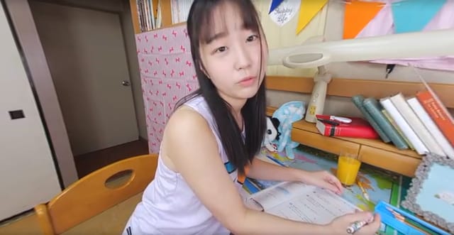 Hikari Nozomi, Kurumi Suzuka, and Asuka Momose perform a POV blowjob in a 4K VR tutorial setting