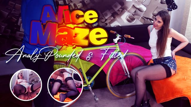 Alice Maze receives anal and oral sex in a non POV VR scene produced by Mugur’s World at 60 FPS.