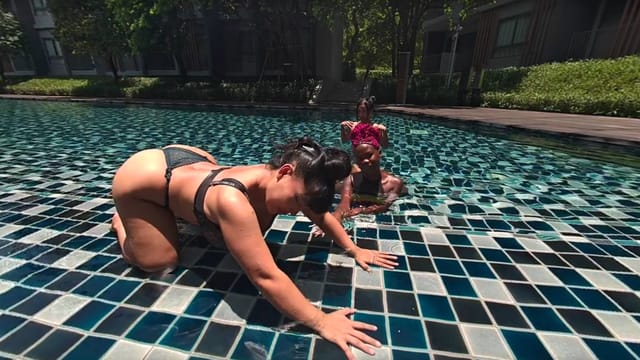THREE GIRLS TEASING Amelia Star MEA VR Vagina Reality — photo 2