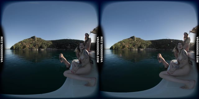 Triple Girls Nude Painting Art On A Yacht And Swimming In The Sea While On Vacation In Italy VRgoddess — photo 4