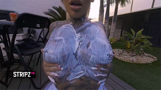 Creamy Tits Lauren Brock StripzVR — photo 1